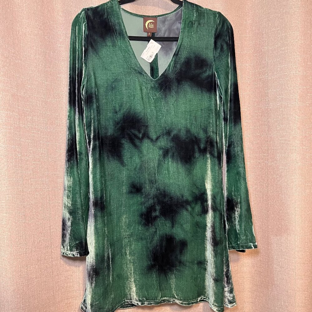 Planet Blue Green Velvet Bell Sleeve Dress